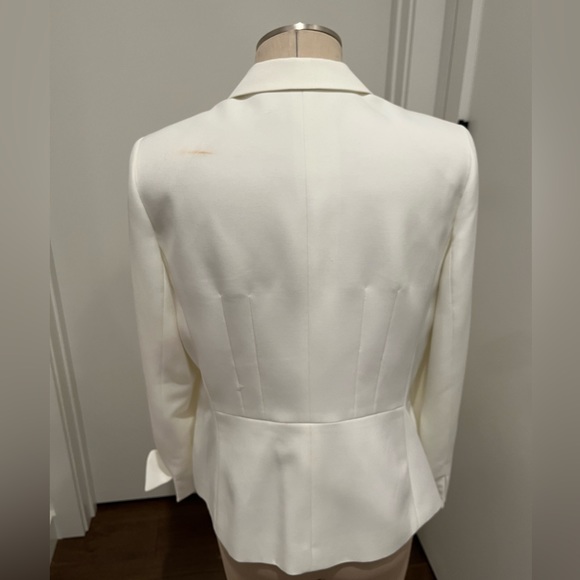 Kasper Crepe 2 Button White Blazer with Back Pleats - Picture 3 of 5